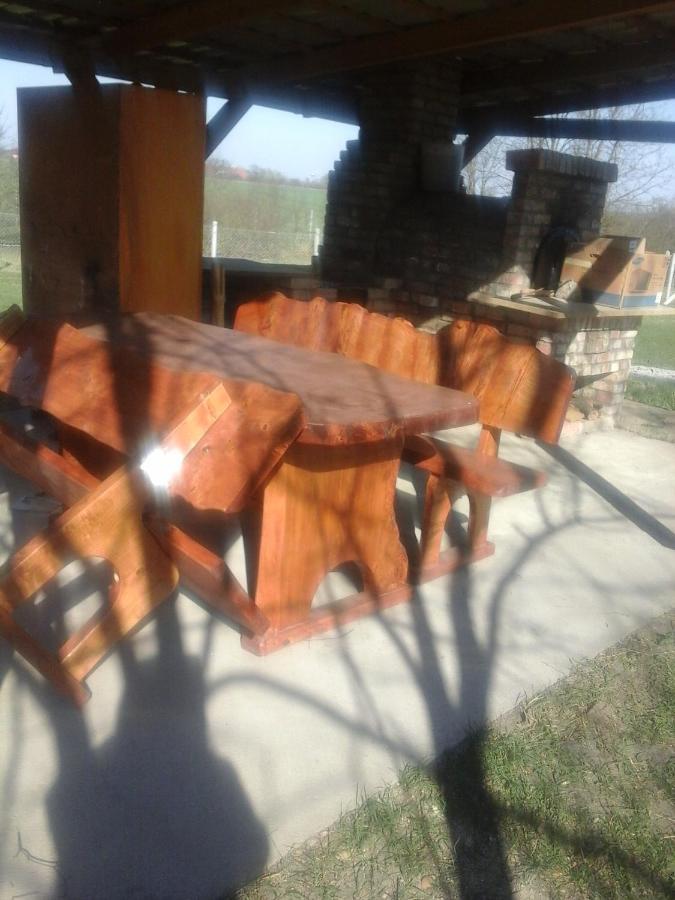 Dutch Farm In Felsolajos Apartment Exterior photo