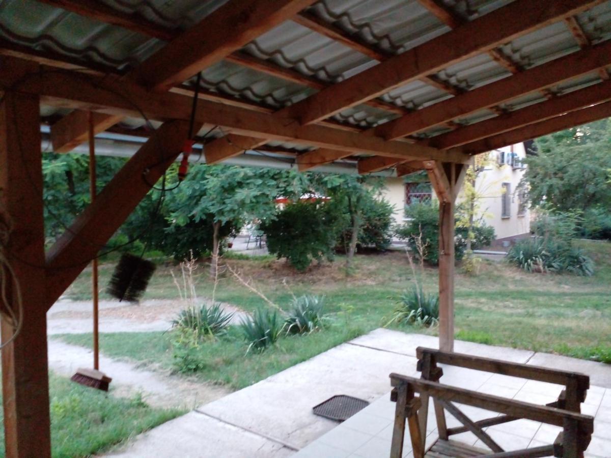Dutch Farm In Felsolajos Apartment Exterior photo
